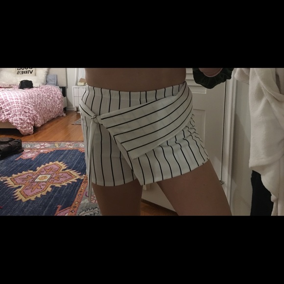 Striped shorts! - Picture 4 of 4